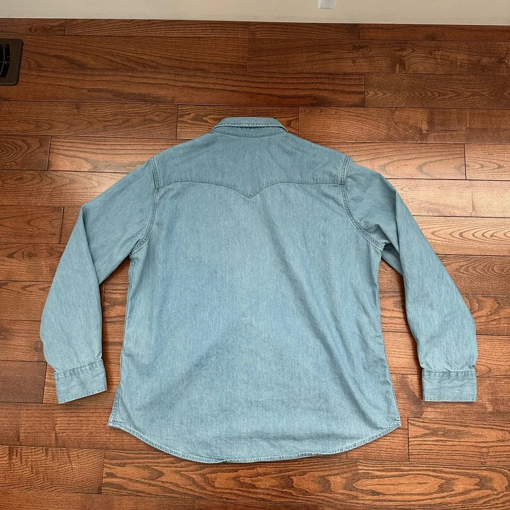 Levi's Light Blue Casual Button Down Shirt - Picture 5 of 9